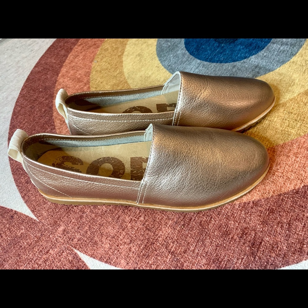 BNIB Sorel Ella slip-on, warm gold